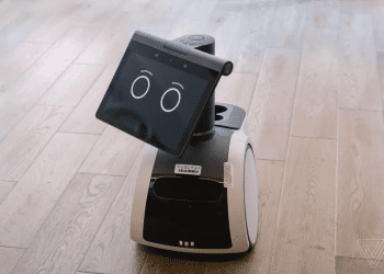 Amazon запустив продаж домашнього робота Astro, навколо якого вже розгорівся скандал