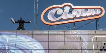 У Києві відкрили  «Шпигунський Сільпо»