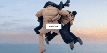 Нова рекламна кампанія Burberry надихає на веселі меми