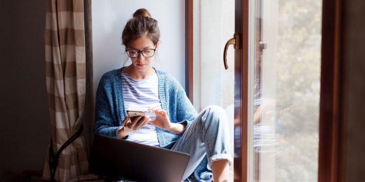 Як уникнути відчуття самотності в епоху віддаленої роботи