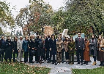 «Звуки Міста» запускають тематичні екскурсії у дворі офісу Кримської Платформи