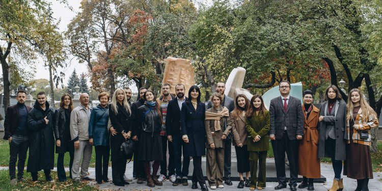 «Звуки Міста» запускають тематичні екскурсії у дворі офісу Кримської Платформи