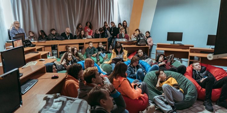 Майбутнє ЗМІ очима юних медійників: маніфест-звернення демократичної творчої молоді до сучасних медіа