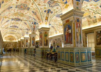 Папа Римський відкрив нову галерею сучасного мистецтва в історичній бібліотеці Ватикану