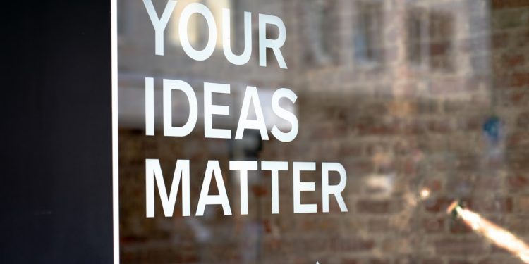 Конкурси, гранти, стажування: добірка актуальних можливостей для креаторів