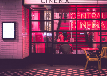 10 яскравих та позачасових документальних фільмів про художників та їхню творчість