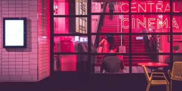 10 яскравих та позачасових документальних фільмів про художників та їхню творчість