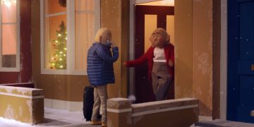 Анна Манцаріс режисує зворушливий короткометражний фільм The New Normal, який присвячений незручним зустрічам цього Різдва