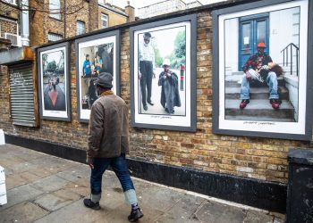 Вінсент Шаптерс зображує повсякденну красу лондонського життя на новій вуличній виставці