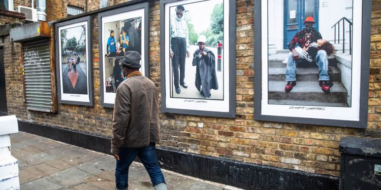Вінсент Шаптерс зображує повсякденну красу лондонського життя на новій вуличній виставці