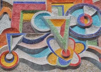 «Сільпо» реставрував відому львівську мозаїку за участі автора