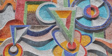 «Сільпо» реставрував відому львівську мозаїку за участі автора