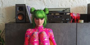 Віртуальна інфлюенсерка Астра Стар перерахує фондам кошти за лайки та репости