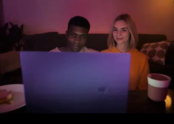 На корабельні та в полі. Український режисер зняв ролик для бренду ASUS