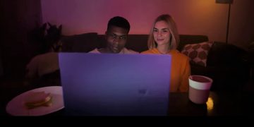 На корабельні та в полі. Український режисер зняв ролик для бренду ASUS