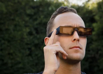 Перші окуляри доповненої реальності від компанії Snap стали амбіційним, непрактичним початком