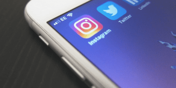 Instagram досяг 2 мільярдів активних користувачів, а Twitter запускає автоматичні субтитри для відео