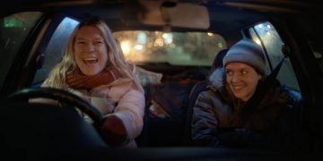 Ролик Emotive Shelter показує, як мати й дочка змушені жити у своїй машині на Різдво