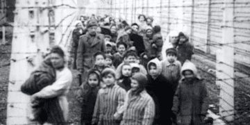 Апокаліптична реклама музею Голокосту уявляє, як фейкові новини можуть переписати історію