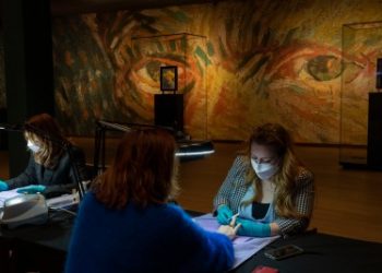 Голландські музеї відкриваються як салони краси та спортзали