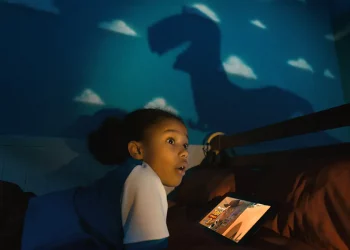 Disney+ Spot відтворює сцени з популярних шоу та фільмів