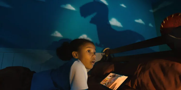 Disney+ Spot відтворює сцени з популярних шоу та фільмів