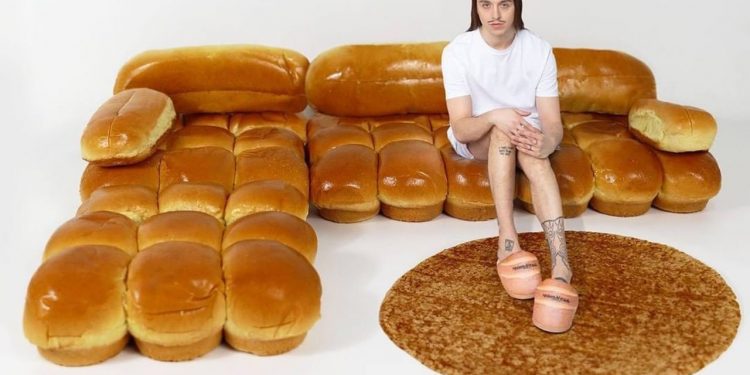 Репер Томмі Кеш разом з IKEA випустить диван у формі буханців хліба