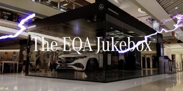 Світломузика блискавиць популяризує електрокари Mercedes-Benz в Гонконзі