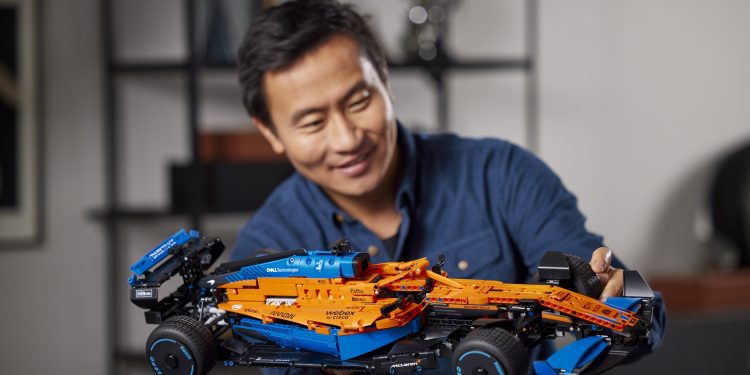 Компанія LEGO випускає новий перегоновий автомобіль LEGO® Technic McLaren Formula 1™