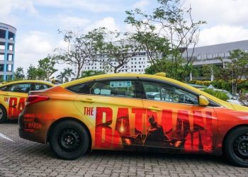 Warner Bros розсилає Бетмобілі по Сінгапуру для просування фільму про Бетмена