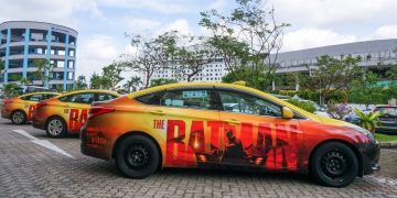 Warner Bros розсилає Бетмобілі по Сінгапуру для просування фільму про Бетмена