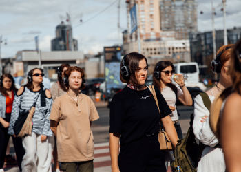 Як це — бути коханою воїна: у Києві вперше покажуть імерсивну виставу pomitna