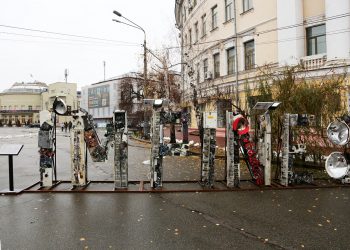 Компанія Vodafone Україна представила арт-інсталяцію, присвячену телекомунікаціям в умовах війни