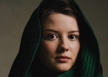 Шарф з багами та першим комп’ютером Apple: лімітована колекція від стартап-студії Kiss My Apps та M0D44