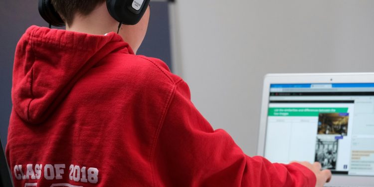 Онлайн-освіта стає порятунком для покоління Alpha. 67% дітей уже випереджають шкільну програму