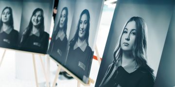 VARUS презентував фотопроєкт «Люди для людей» в центральній галереї ТЦ Lake Plaza