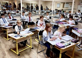 Сучасне патріотичне виховання: у Києві створили книжку-розмальовку для дітей про ветеранів із протезами